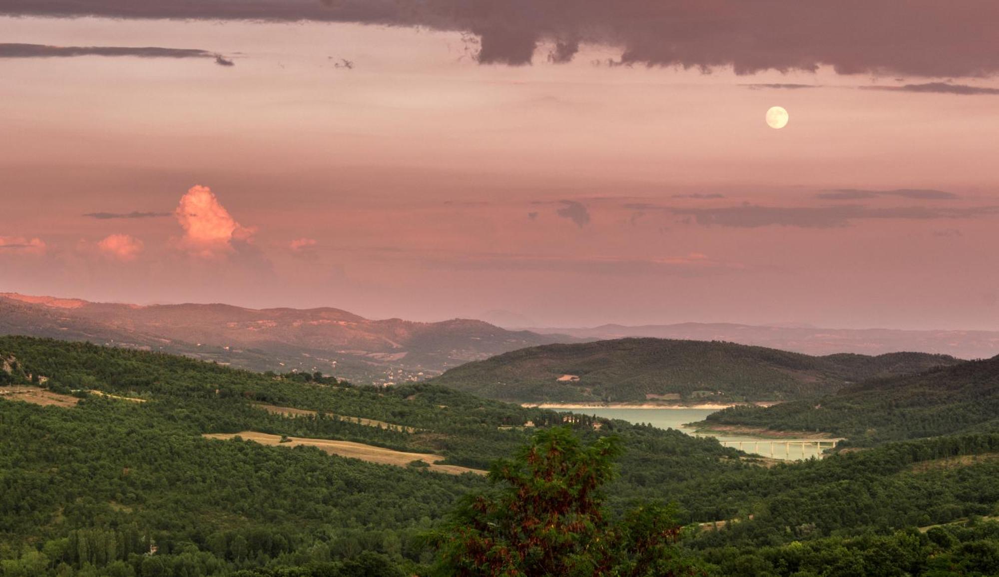 Agriturismo Terra Di Michelangelo カプレーゼ・ミケランジェロ エクステリア 写真